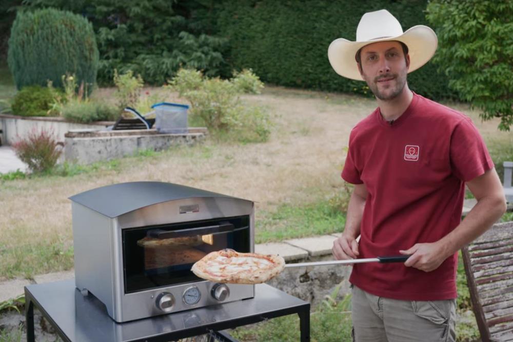 Photo actualité Lorenzo (La French Pizza) test le four à pizza Le Marquier